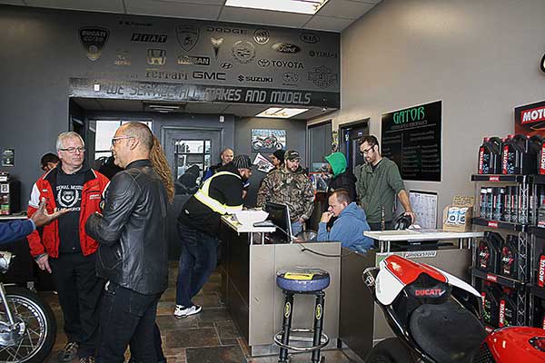 customers-at-auto-shop-in-durham-region